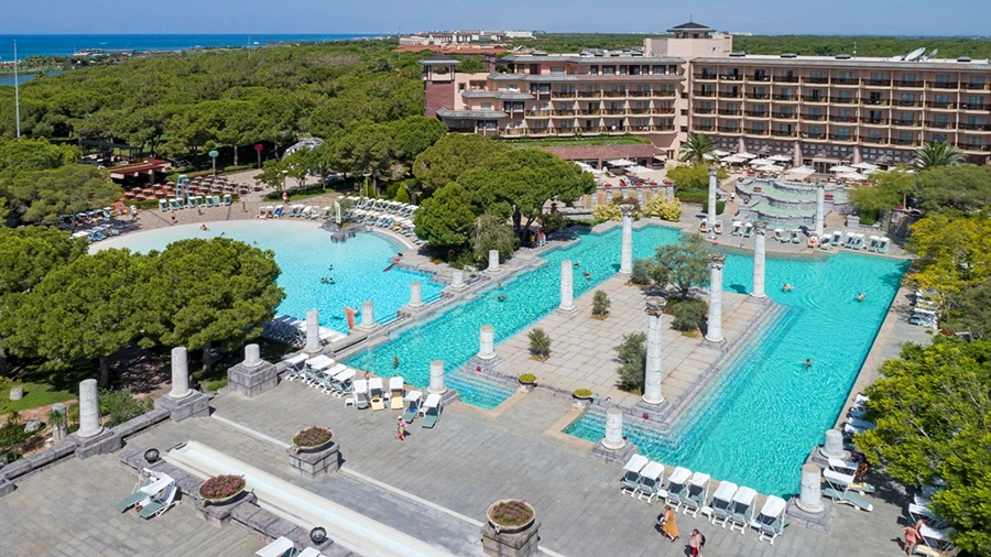 resort de lux cu cazare all-inclusive