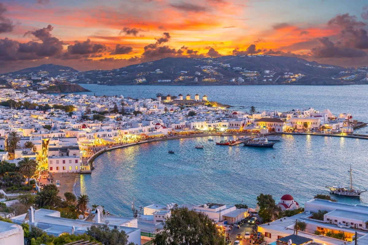 Apus in nuante vibrante, in Mykonos, Grecia