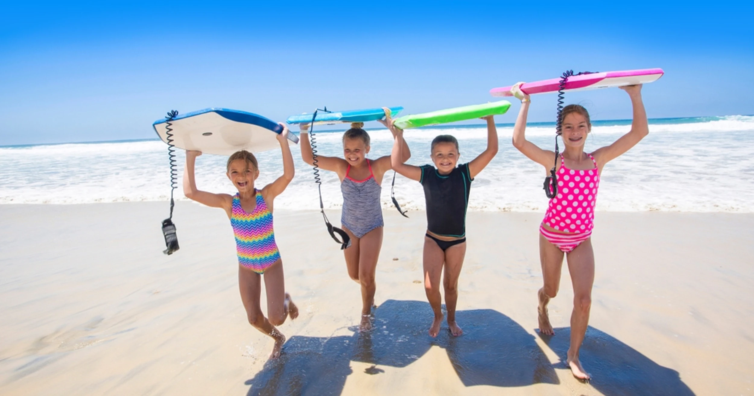 Familie bucurandu-se de o vacanta impreuna