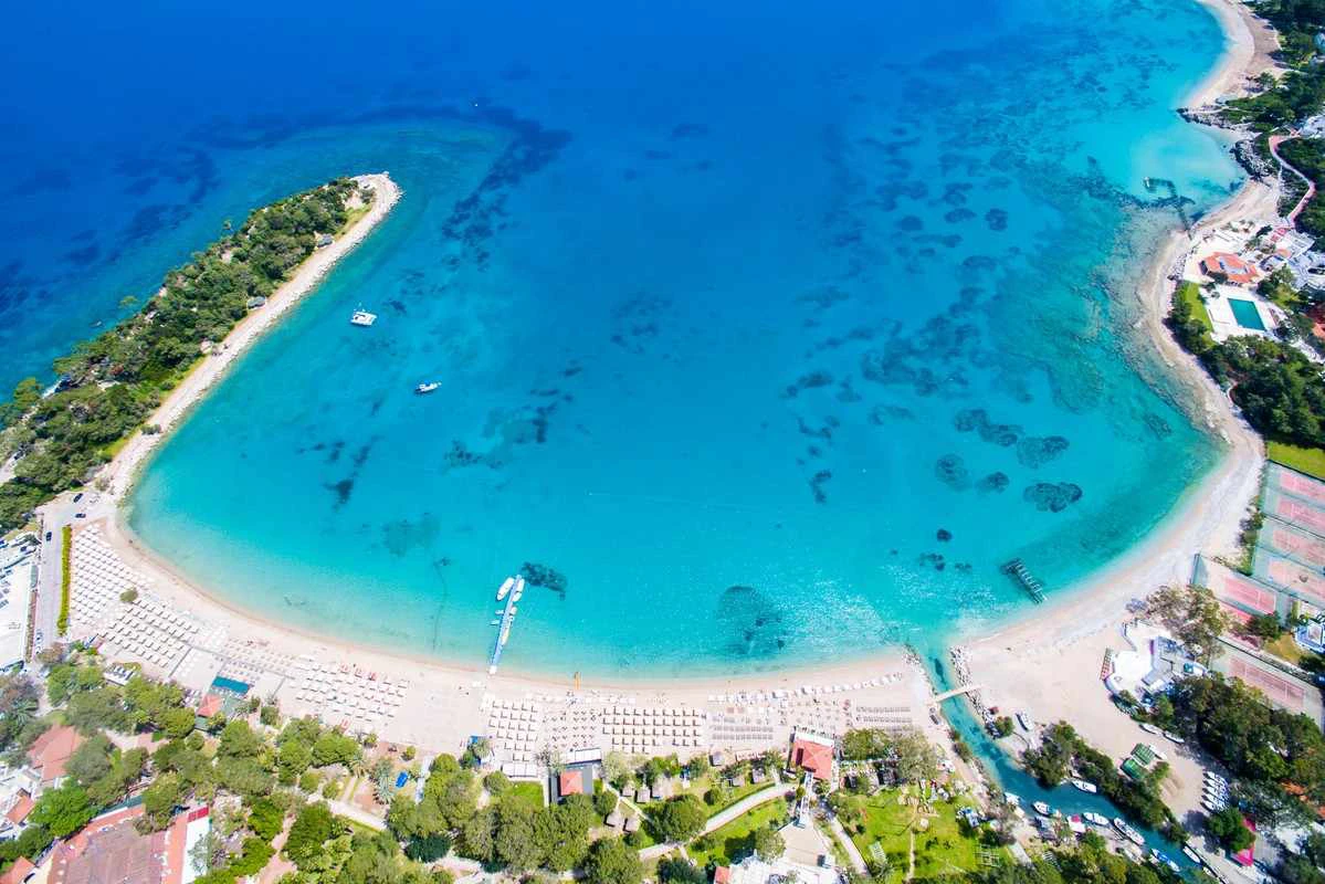 Kemer, plaja populara din Antalya